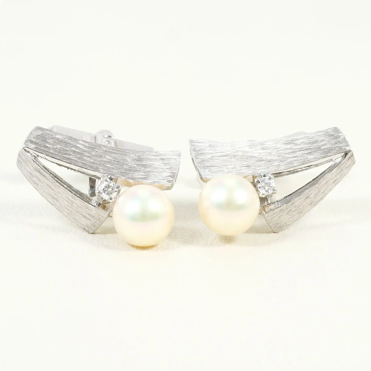 Pre-owned TASAKI 14K White Gold (Au585) Small Leather Goods K14 White Gold Pearl Diamond Cufflinks