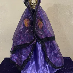 Dress fits 27in to 30in statues