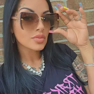 2026 Unisex Large-Frame Fashion Glasses, Trendy Square Sunglasses, Trendy Beach Eyewear, Retro Design for Daily Wear, Photography, Travel, Beach, All Seasons