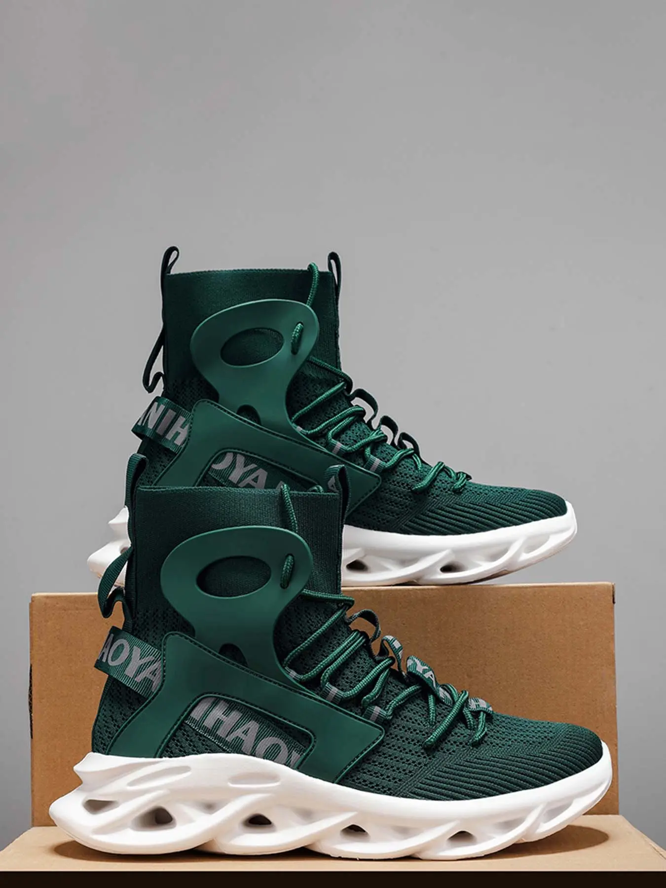 Men's Casual Shoes High Top Flyknit Breathable Sneakers New Fashion Casual Sports Footwear Textile Shoes