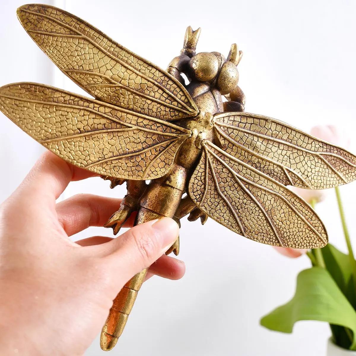 Gold Insect Wall Decor - Creative Resin Dragonfly Ornament for Home & Office Decor Hangable Artwork for Living Room Bedroom Bathroom Office Classic Style Elegant Versatile Decorative Nature - Hanging