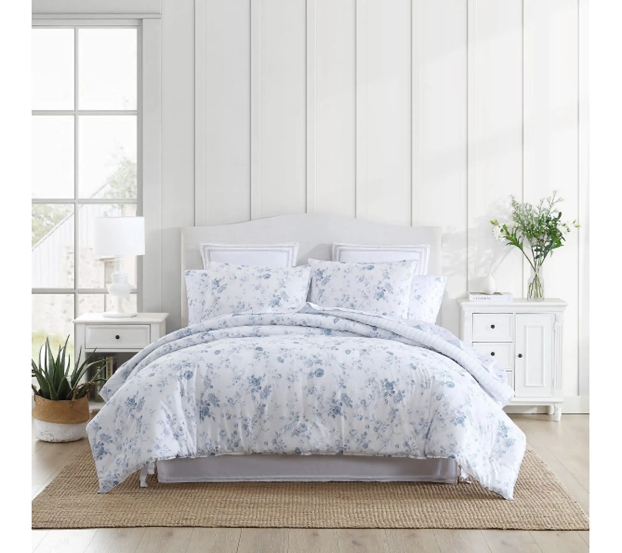 Laura Ashley Belinda Blue Full Queen Comforter Sham Set Laura Ashley Belinda Blue Full Queen Comforter Sham Set