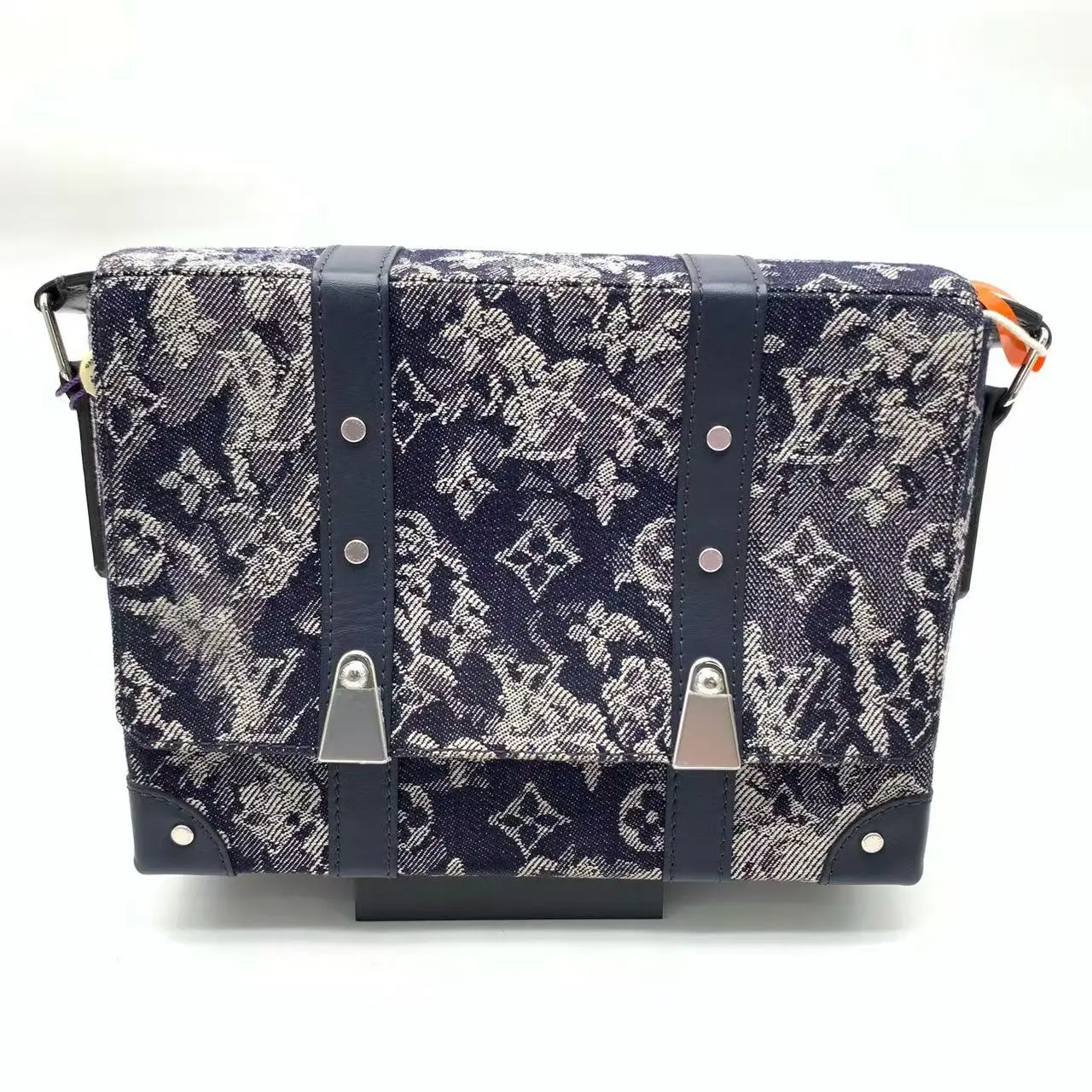Pre-owned LV Everlast Box Crossbody Bag
