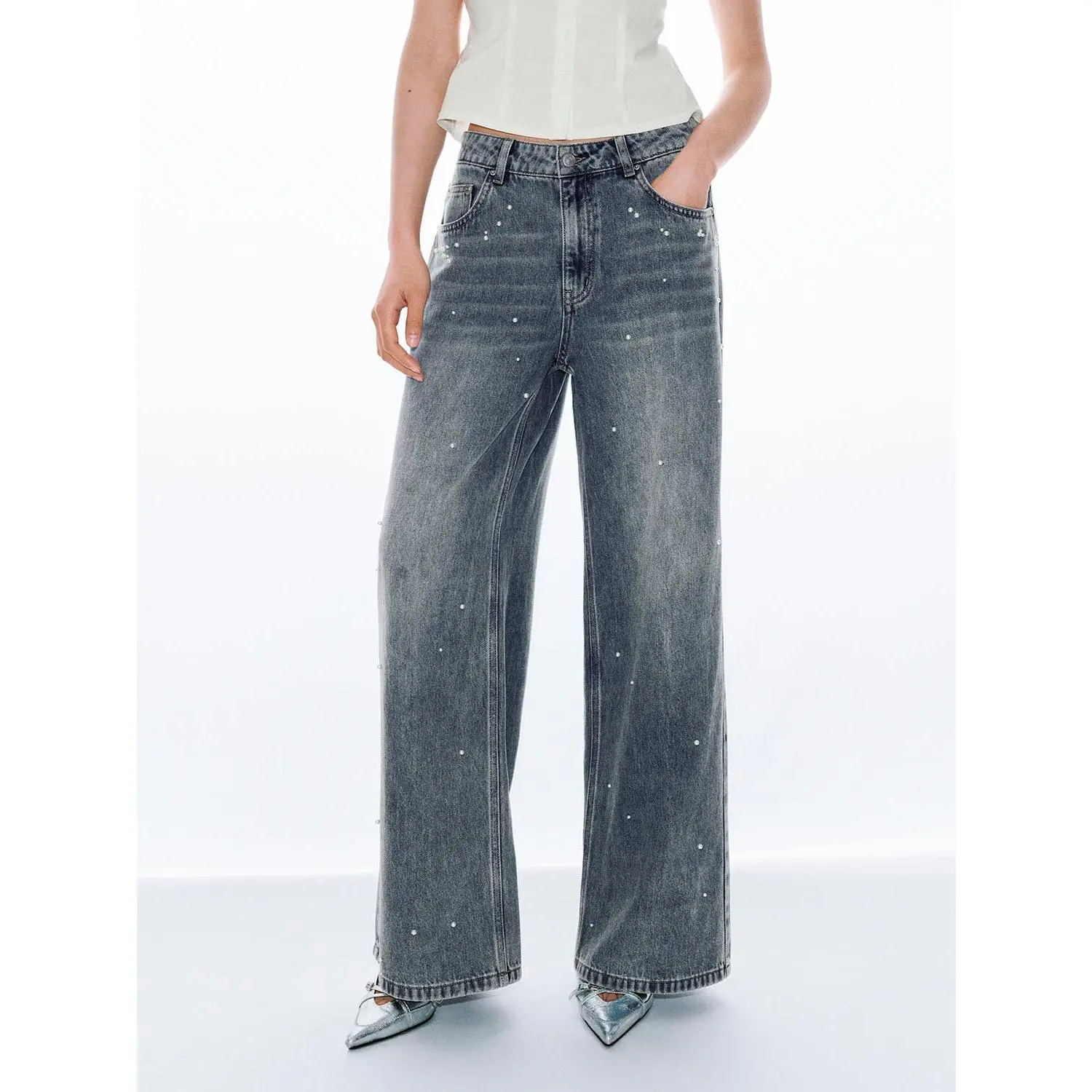 URBAN REVIVO Women's Hip Summer Streetwear Bead-Embellished Non-Stretch Cotton-Lyocell Loose Straight Leg Denim Jeans, Cold Wash Only, Do Not Bleach, Beads