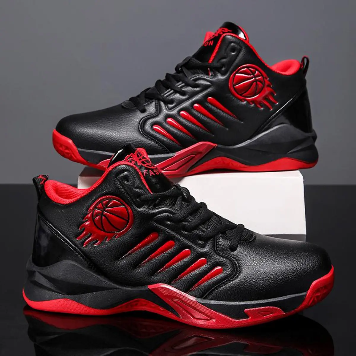 Men's fashionable sports shoes with anti-slip soles, shock-absorbing and rebounding properties, durable and wear-resistant. Men's basketball shoes, trendy, boys' casual shoes, sports shoes.