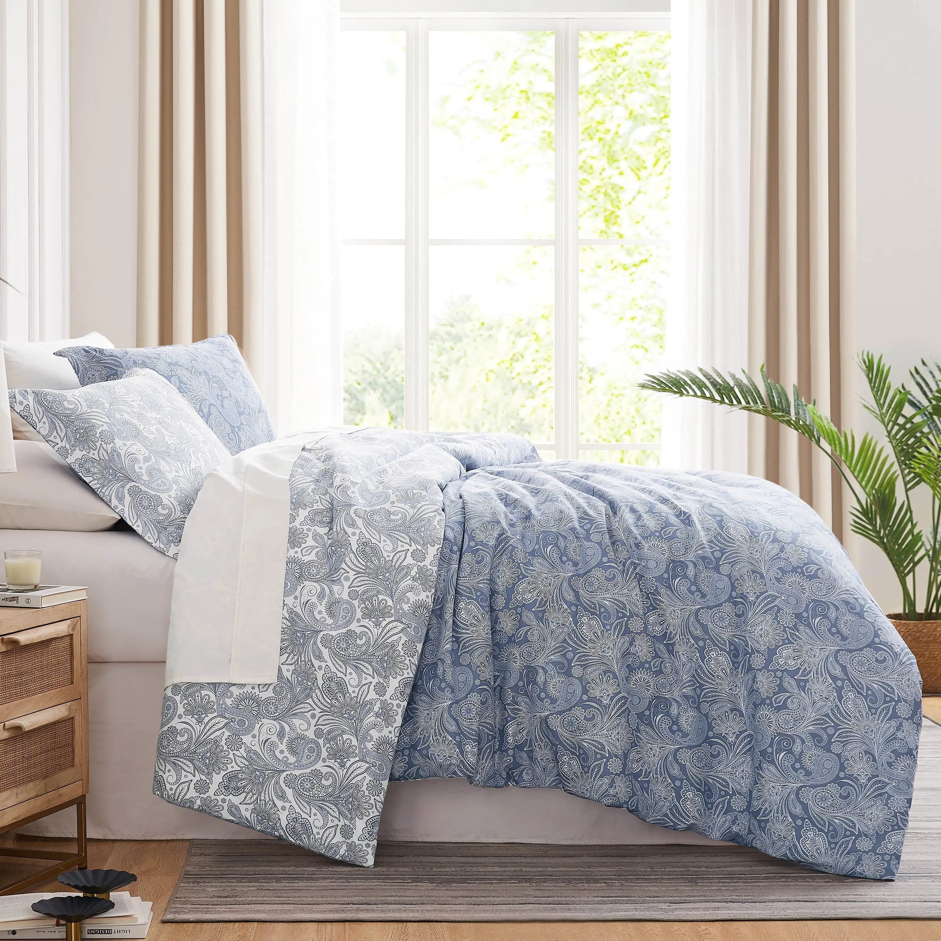 Southshore Fine Living, Inc. Perfect Paisley Soft Queen Bedroom Bedding Set - Oversized Down Alternative Reversible Comforter with Matching Pillow Sham, Blue/White, Soft Bedding Set, Bedding Sets Collections, Full / Queen