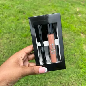 The One lipgloss/lipliner kit