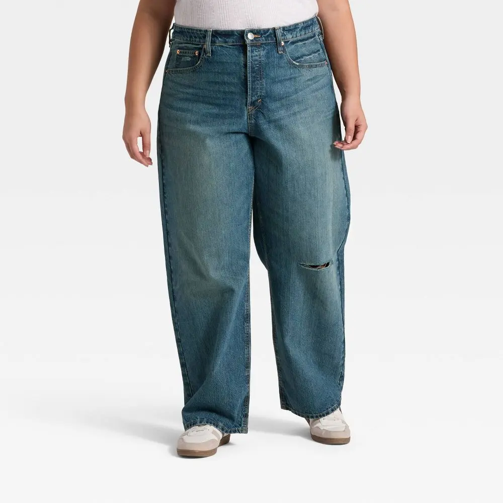 Universal Thread Women's Mid-Rise 90's Baggy Denim Jeans - Cotton