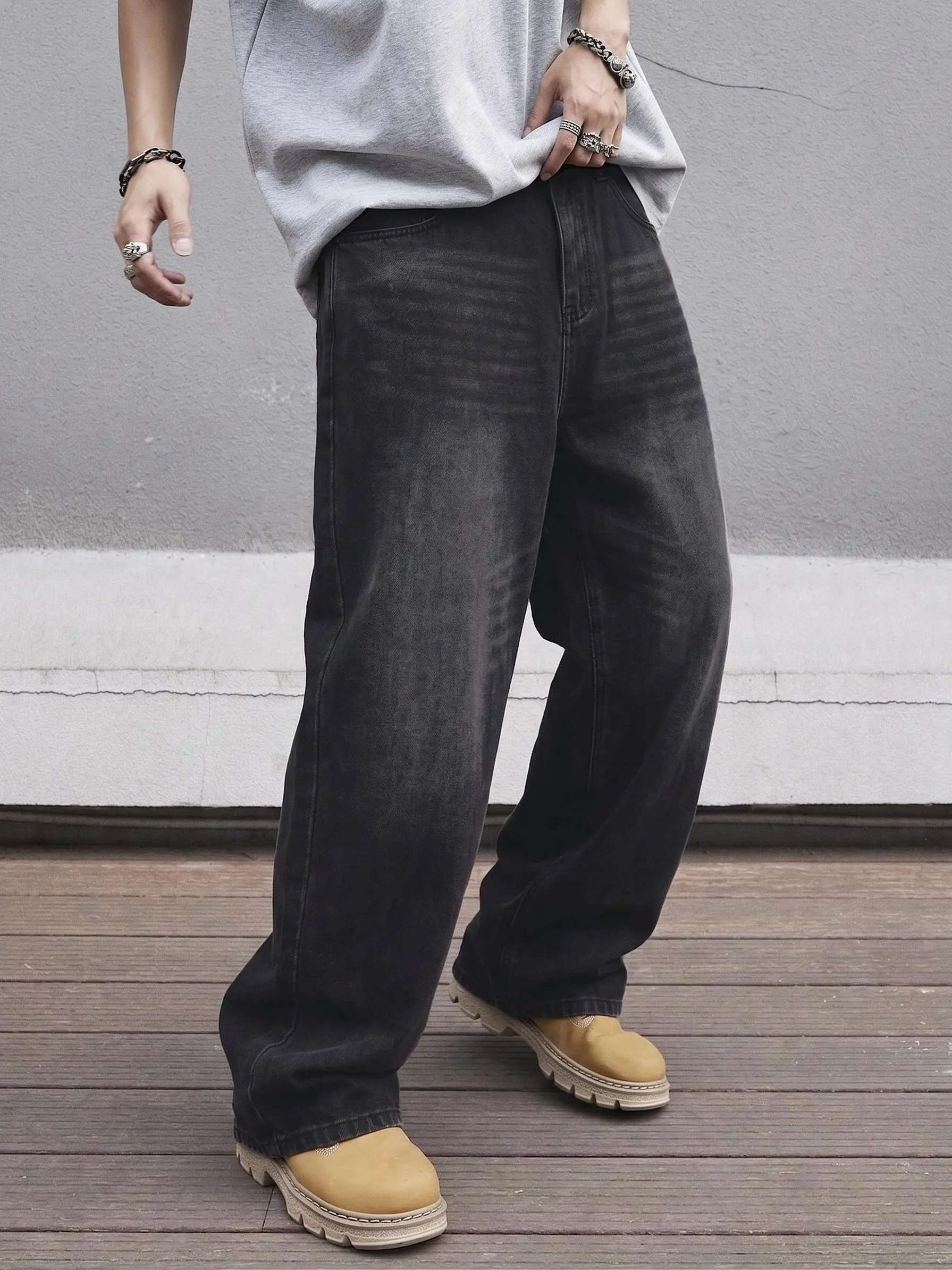 Men's must-have retro striped washed wide-leg jeans, loose-fitting and layerable black jeans, creating a 90s retro and Y2K street style look.
