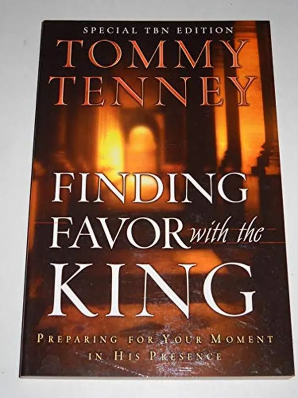 USED Book - Finding Favor With The King - Preparing For Your Moment In His Presence by Tommy Tenney (Paperback) - english