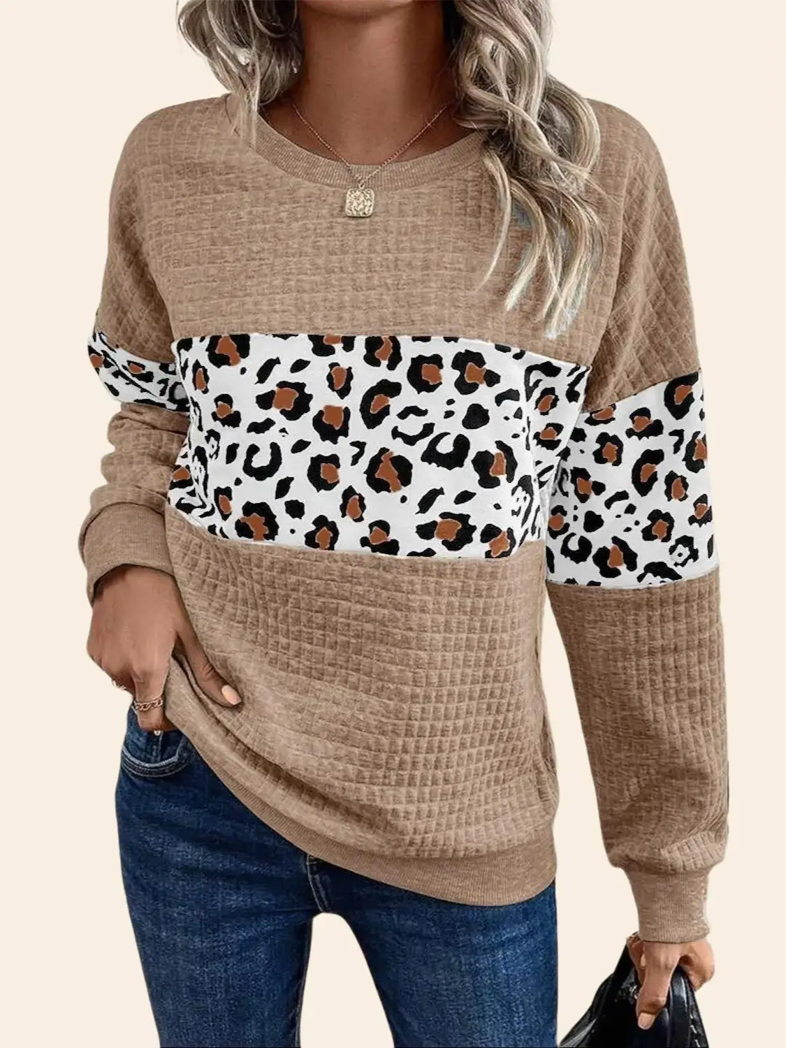 Women's Sweatshirt, Quilted Patchwork Pullover with Leopard Print Sleeves, Soft Fabric Casual Crewneck Top, Piece, Everyday, Elegant