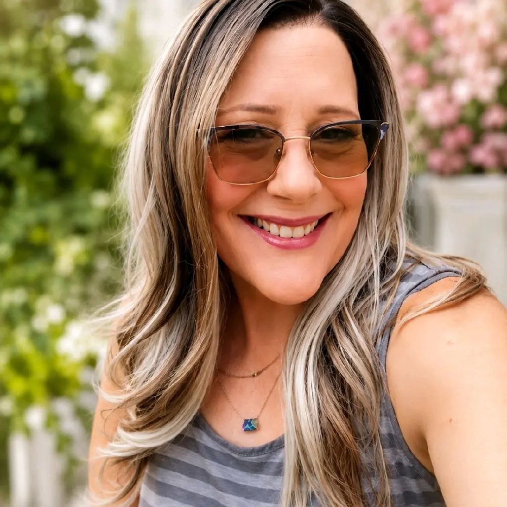 New Release Heidi 18" wig bundle. K132309 Champagne Bronde. Medium ash root,  soft, creamy blonde ribbons over the cool brown base. Creamy beige blonde/light ash blonde (approximately level 8–9) 120 density, 350 heat tolerance, 13x4.