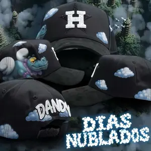 D4NDY HATS S4D BOYS: DÍAS NUBLADOS Black Over Black Limited Edition Cap,Urban Visor for Cloudy Days, gorra bélica de alta calidad( días nublados) Huston logo.