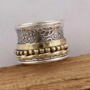 Two-tone geometric ring rotatable decompression women's index finger ring