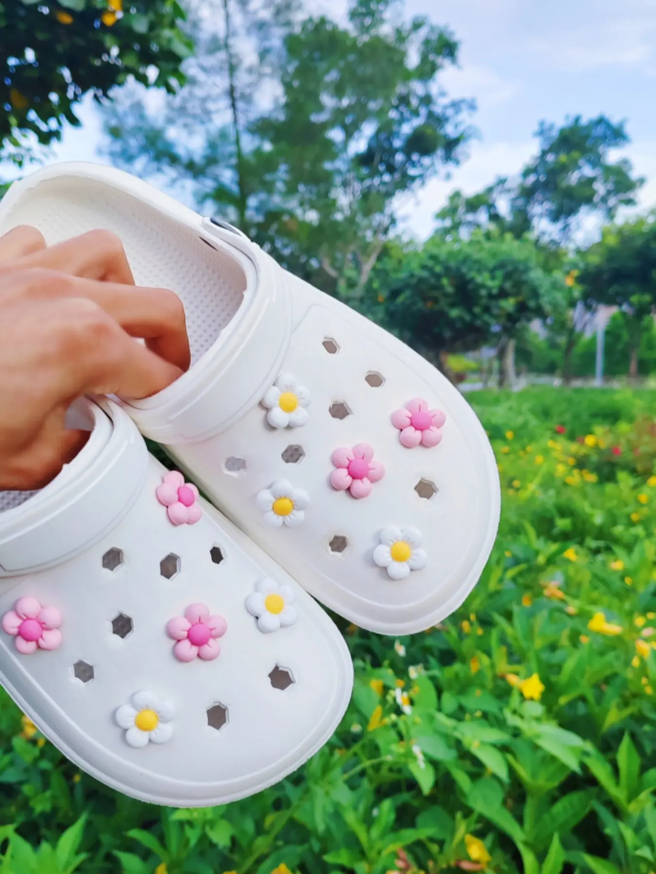 10 Piece Fashion Hole Shoes DIY Decoration Set, Detachable Clips & Floral Design, Cute Shoe Charms, Perfect Gift for Sandals & Slippers, All Seasons, Shoe Accessories