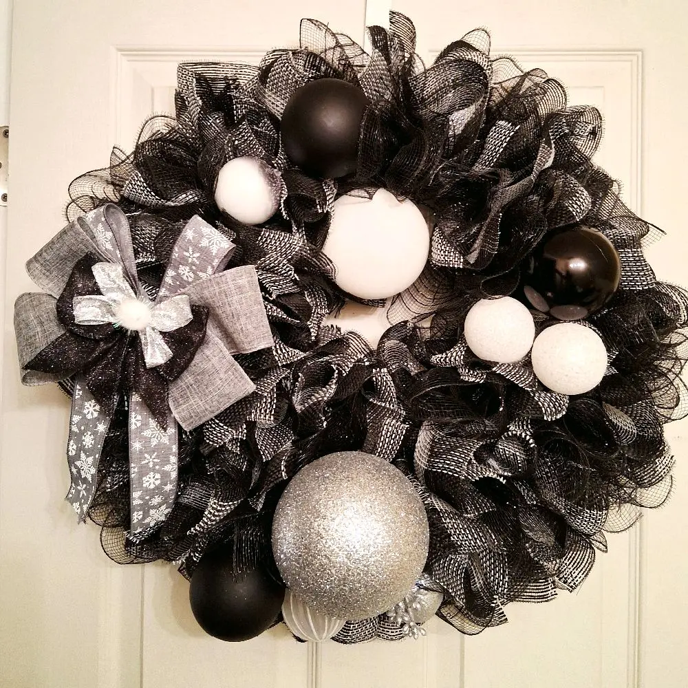 Black & White Door or Wall Hanger with Elegant Bow and Decorative Balls for Festive Home Decor