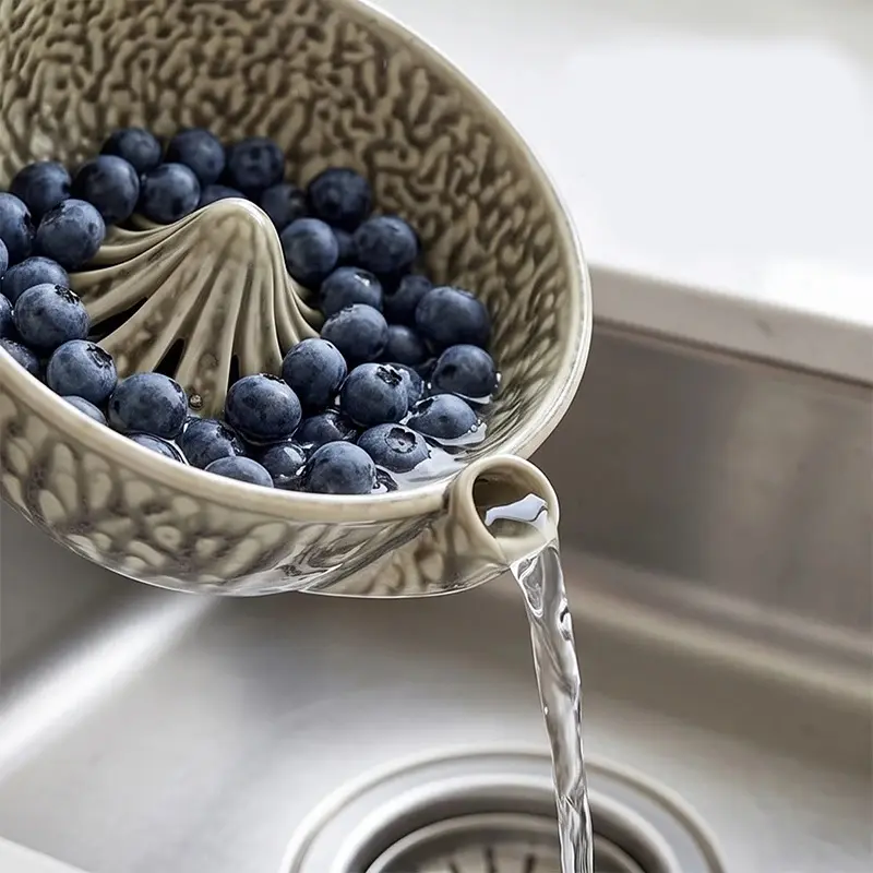 Self-rinsing ceramic bowl for washing berries, perforated ceramic berry basket, ceramic fruit washing bowl, kitchen countertop supplies
