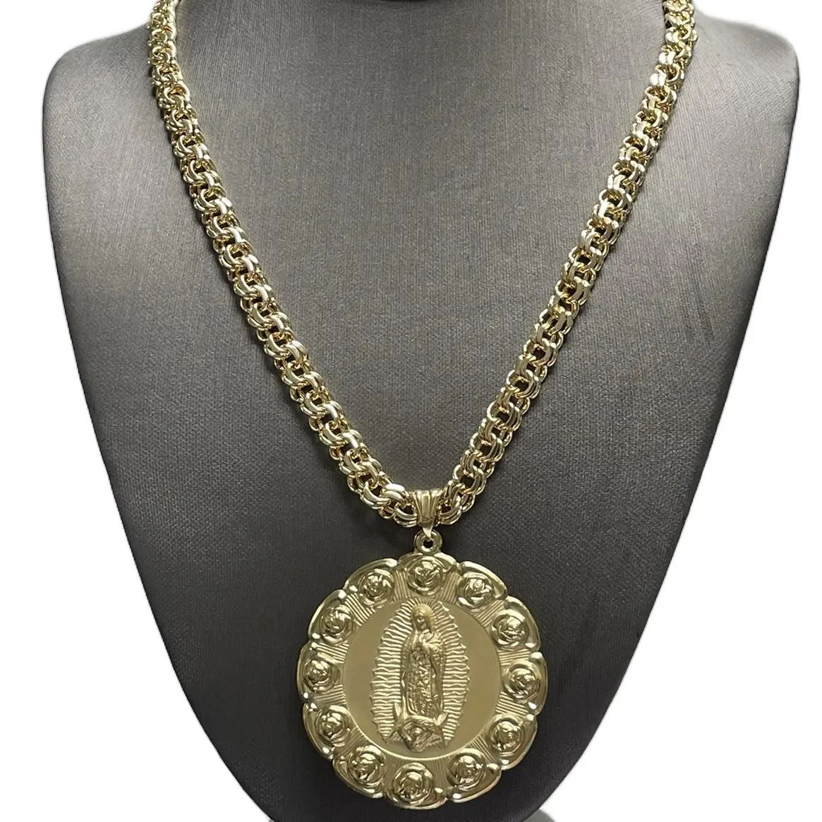 8MM Chino Link Chain with double side Medallions