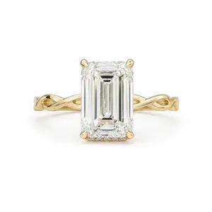 The Opulence — Emerald Halo Ring with Twist Band