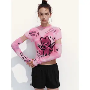 URBAN REVIVO Women's Printed Graphic Long Sleeve Cropped T-Shirt, Classic High-Crew Neck Soft Stretch Polyester Top