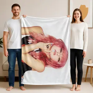 1 piece Fashion moments of pink-haired female celebrities themed flannel blanket - Modern-style flannel blanket, suitable for sofas and beds, all-season use, super soft and comfortable, digital printing, 100% polyester material, machine washable