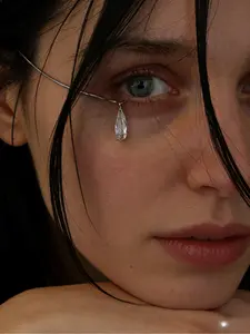 Minimalist Water Drop Ear Cuff for Women, Sparkling Crystal Zircon Dangle Earring, Durable Alloy, No Piercing Needed, Unique Drip Design, Versatile High-End Fashion Ear Jewelry for Party & Daily Wear