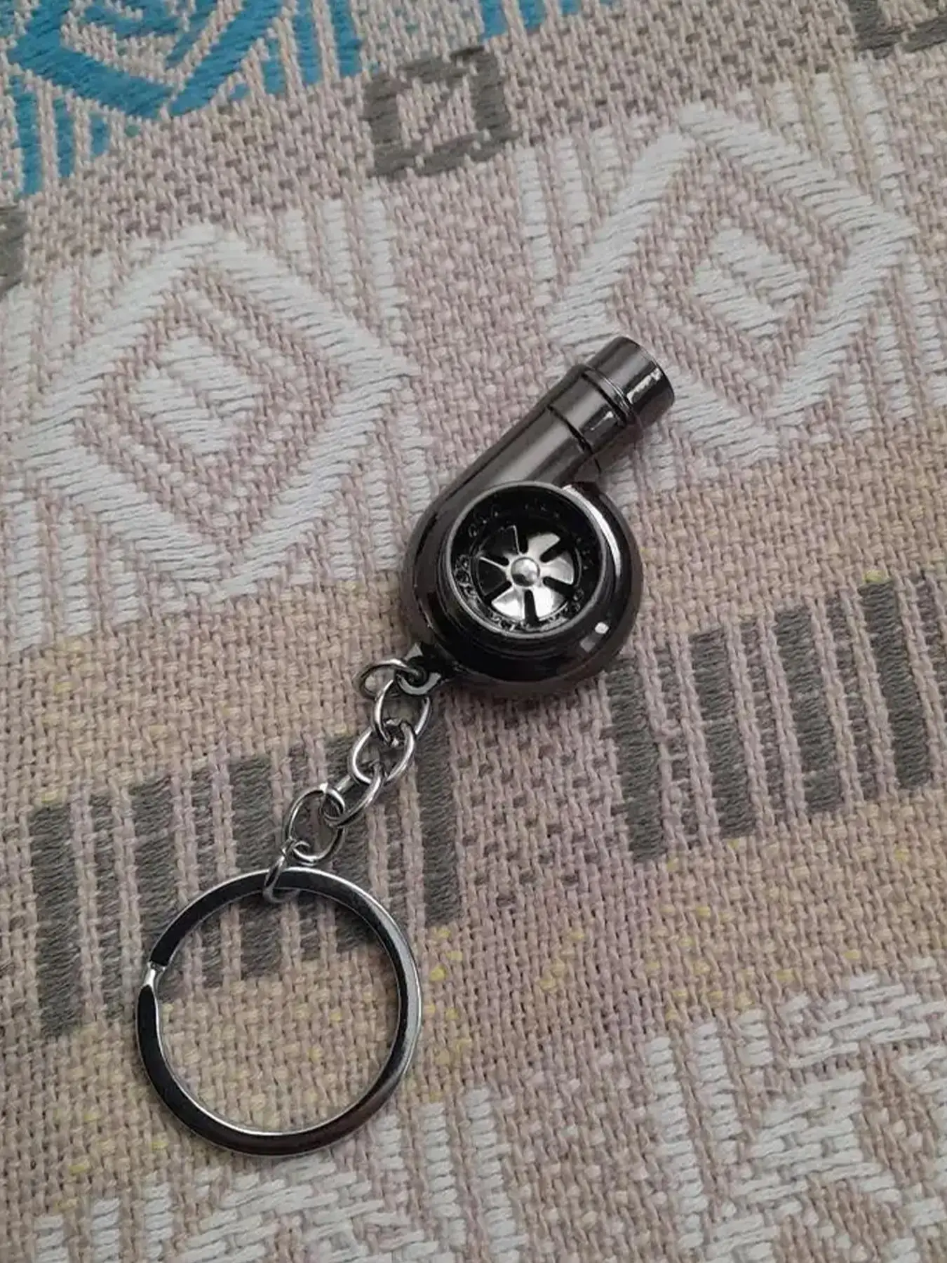 1 Piece Street Style Metal Turbo Engine Design Keychain, Creative Turbocharged Keychain Gift For Men & Women, Whistle Car Key Chain