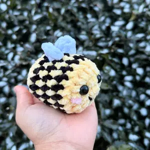 crochet bee