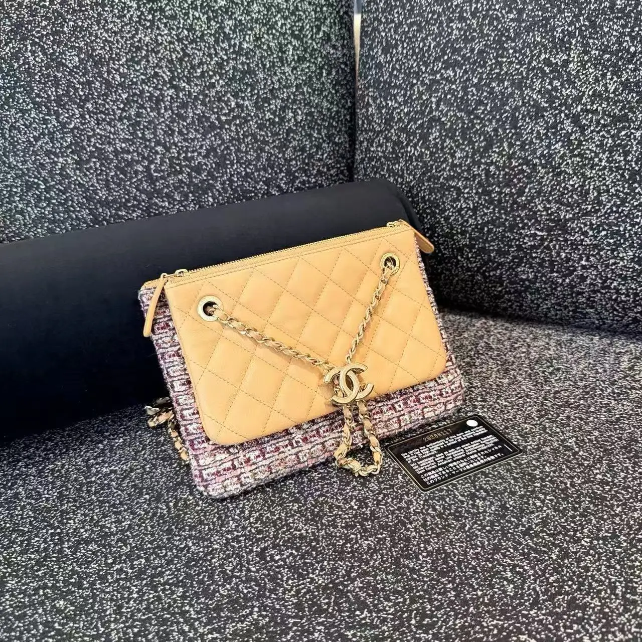 Pre-owned CHANEL Vintage Yellow Lambskin Tweed Trim Women’s Occasion Crossbody Clutch with Zipper and Chain