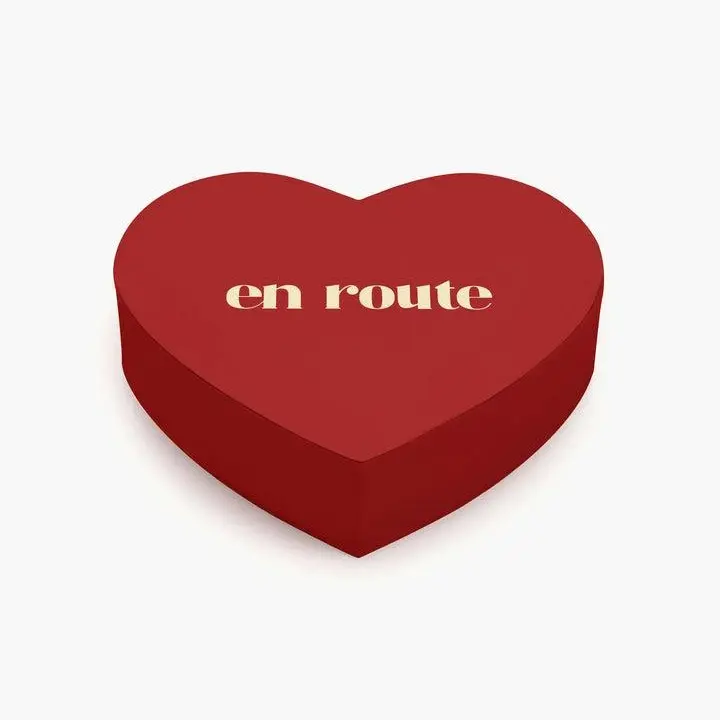 【Gift Box】en route Heart Shaped Jewelry Box, Paper Exterior with Gentle Protective Fabric Interior, Sophisticated Necklace Display Case to Anchor Your Jewelry Gift & Secure Delicate Chains in Style