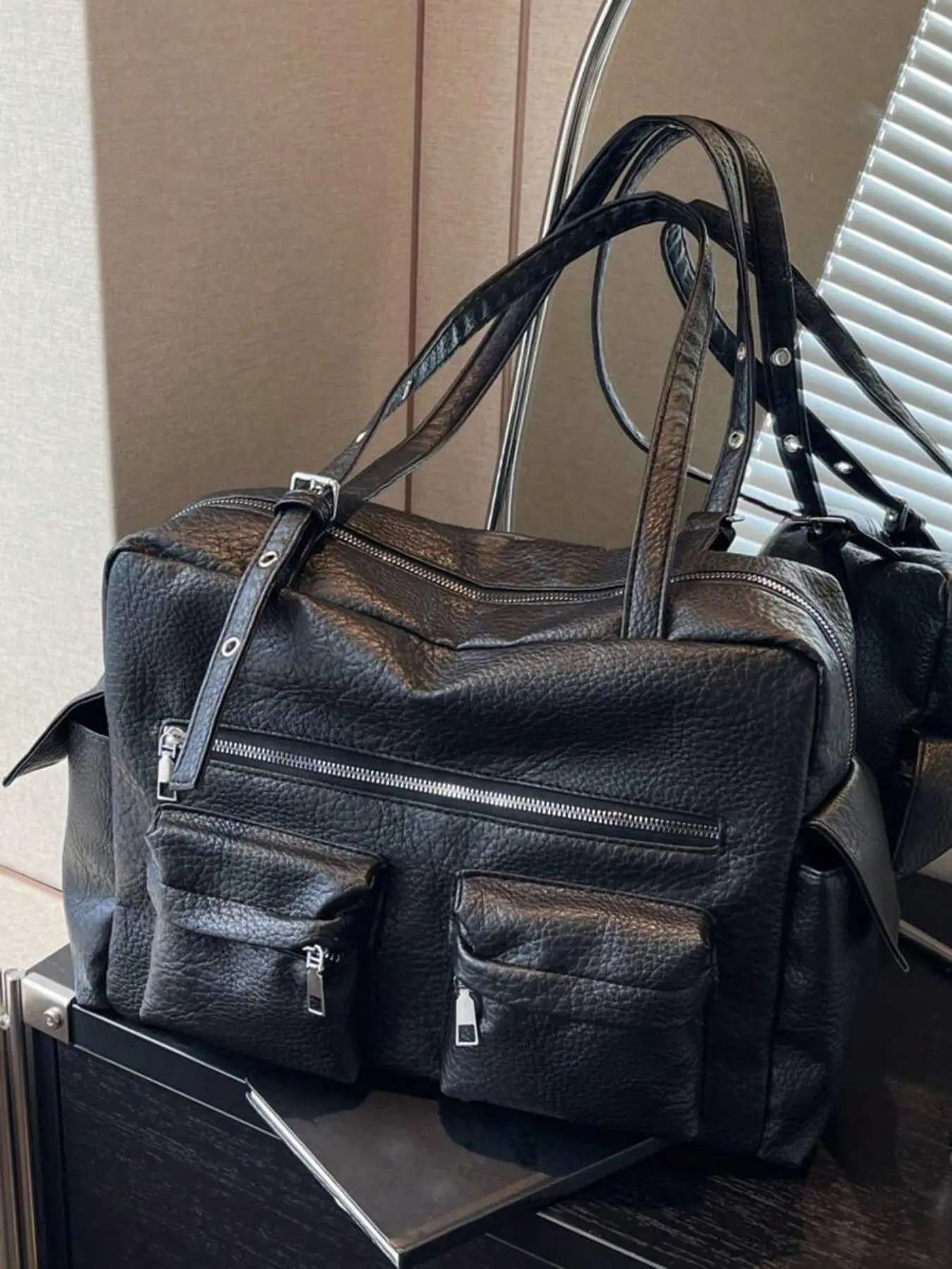 Niche design black lychee pattern handbag, multi-pocket design, Zipper Crossbody Tote, large capacity commuter shoulder bag, versatile business casual bag, Business Multifunctional Bag, suitable for short trips, business trips