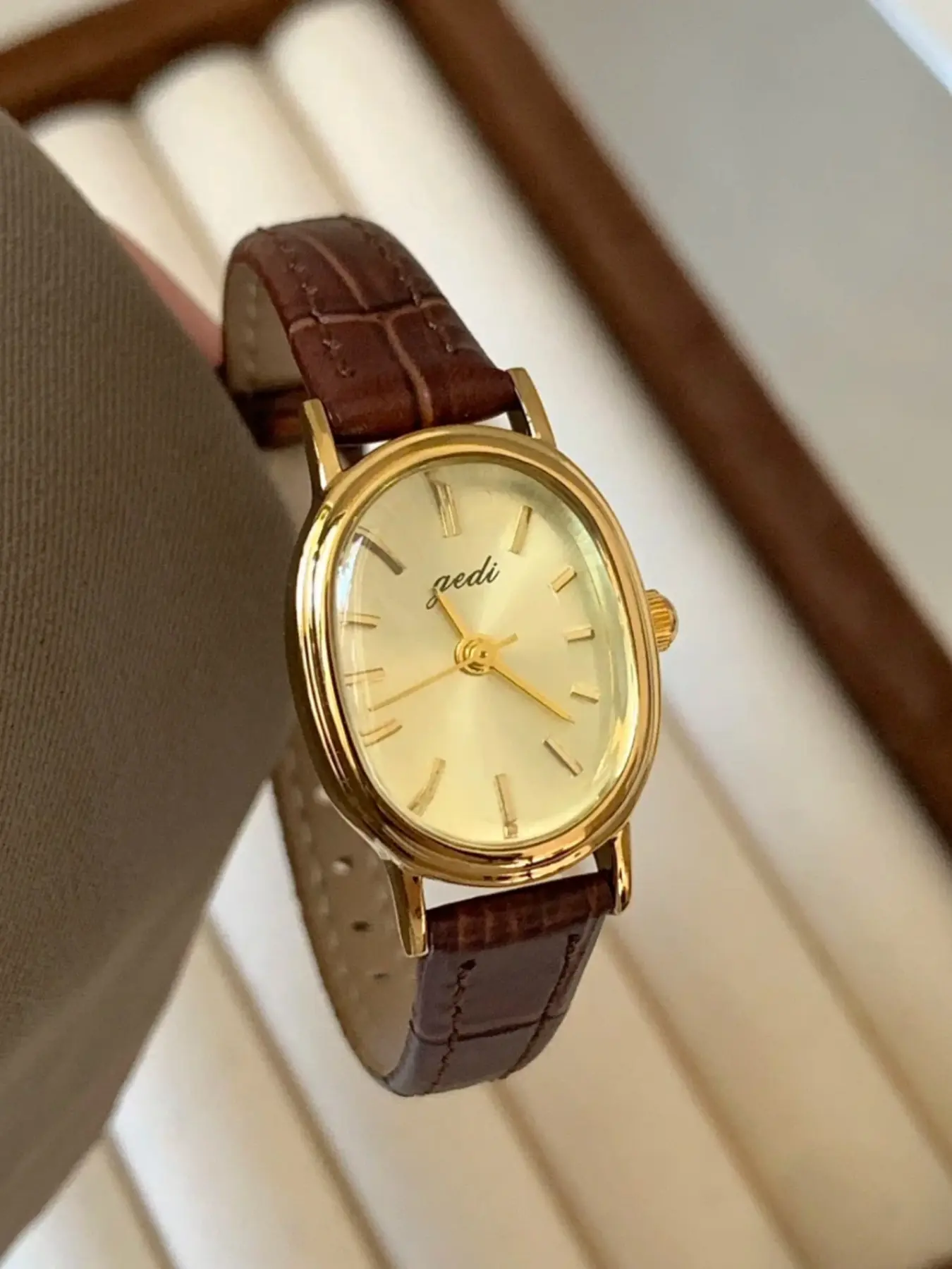 Women's Luxury Metal Watch, Bracelet, Shiny Oval Dial, Water Resistant Elegant Design, Ideal Gift & Fashion Accessory, Water Resistant Wristwatch, Waterproof Wrist Watch
