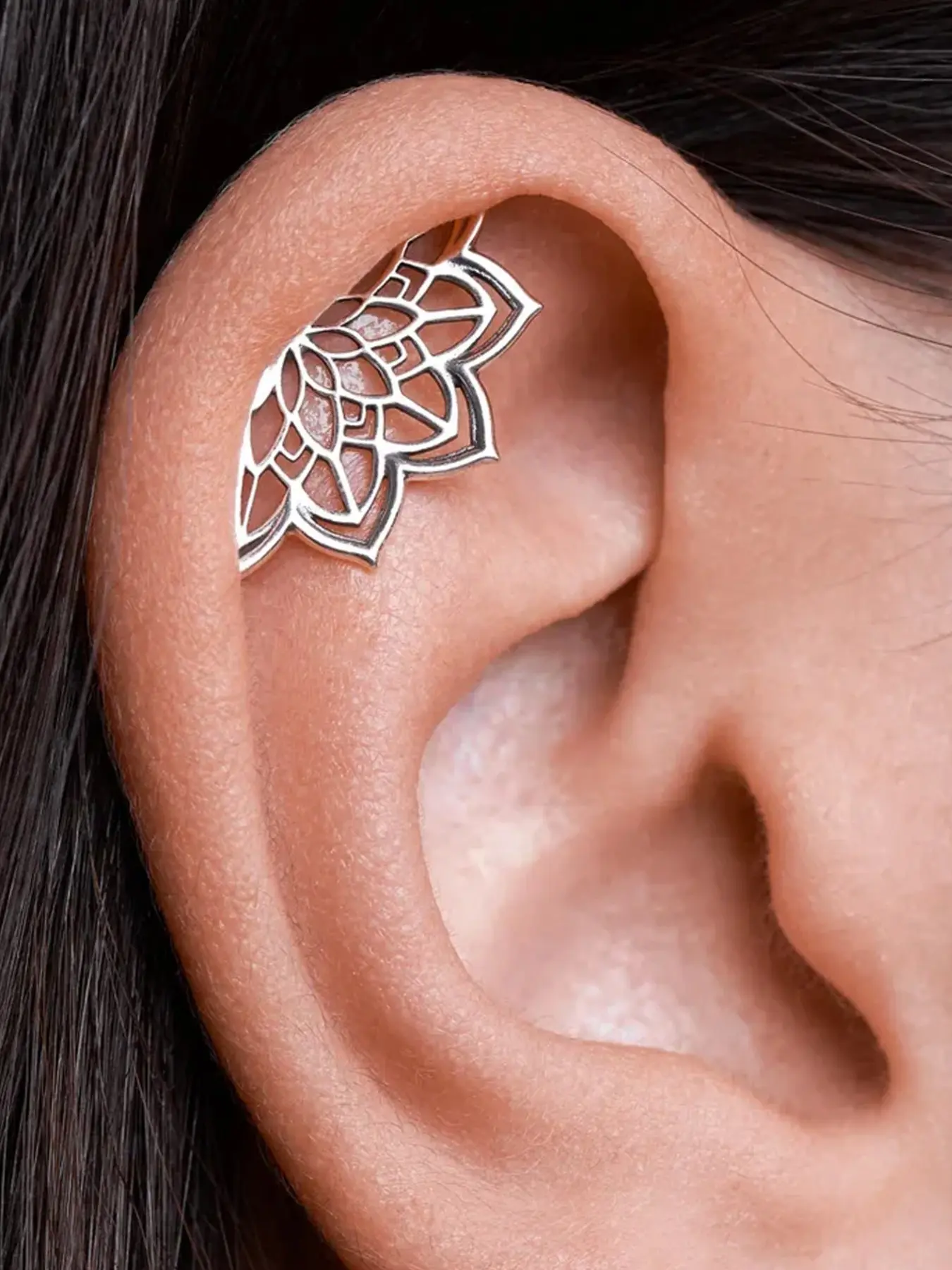 1Pc Elegant S925 Sterling Silver Hollow Lotus Threaded Flat Back Cartilage Earring, Hypoallergenic Piercing Jewelry Non-Tamish, ldeal for Daily Wear, Weddings, Parties,Engagements, Anniversaries, Valentine's Day, and Other Special Occasions.