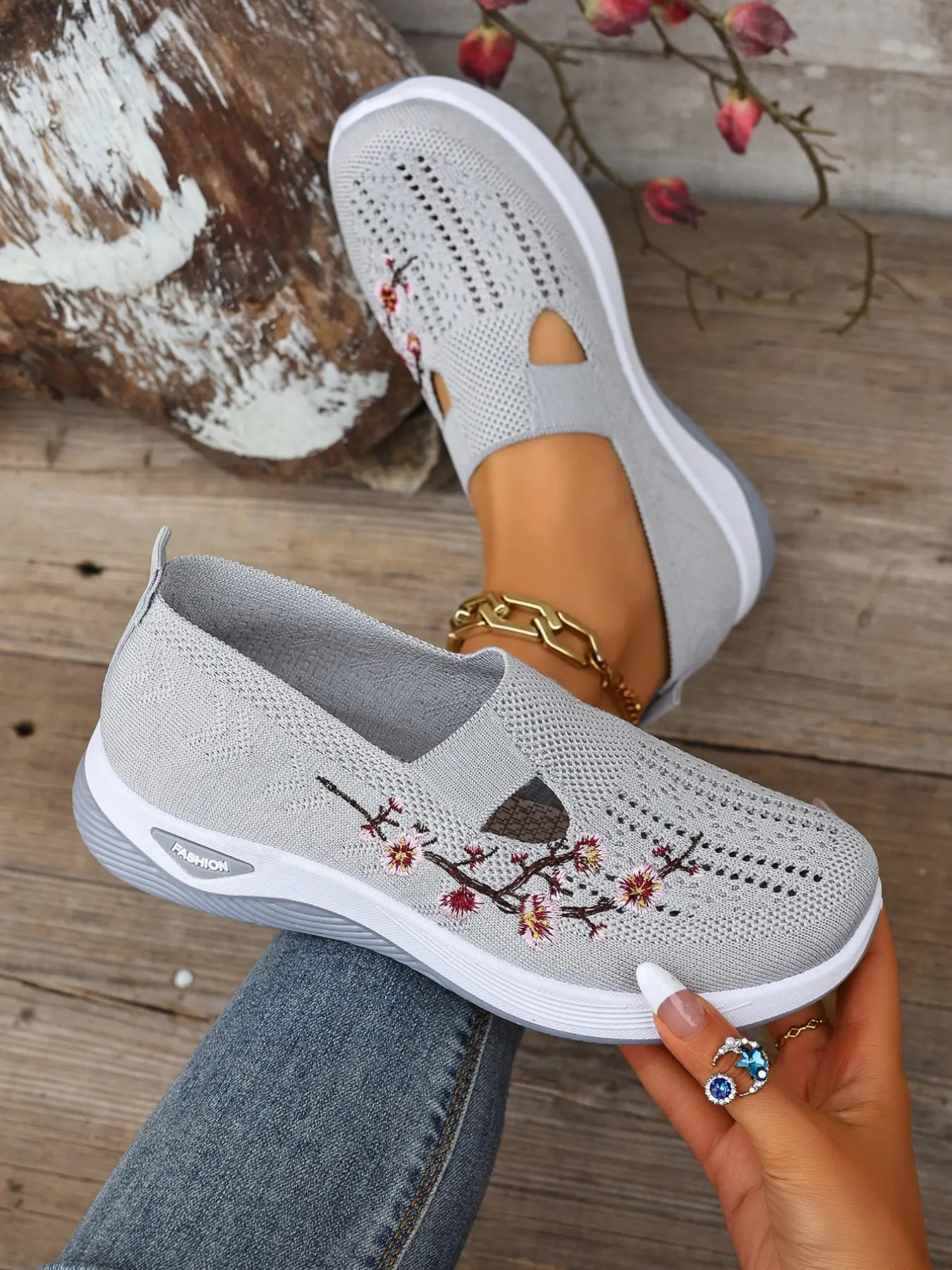 2026 Women's New Fashion Comfortable Low Top Embroidered Knit Sneakers, Lightweight Slip-On Flat Shoes, Casual Walking Shoes All-Season Footwear, Trendy Shoes, Slip On Trainers, Slip On Flats
