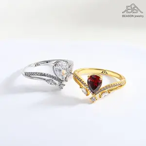 BEASONjewelry 1 ct pear-shaped V-claw ring, red garnet gold-plated & cubic zirconia white gold-plated, minimalist design versatile for any occasion
