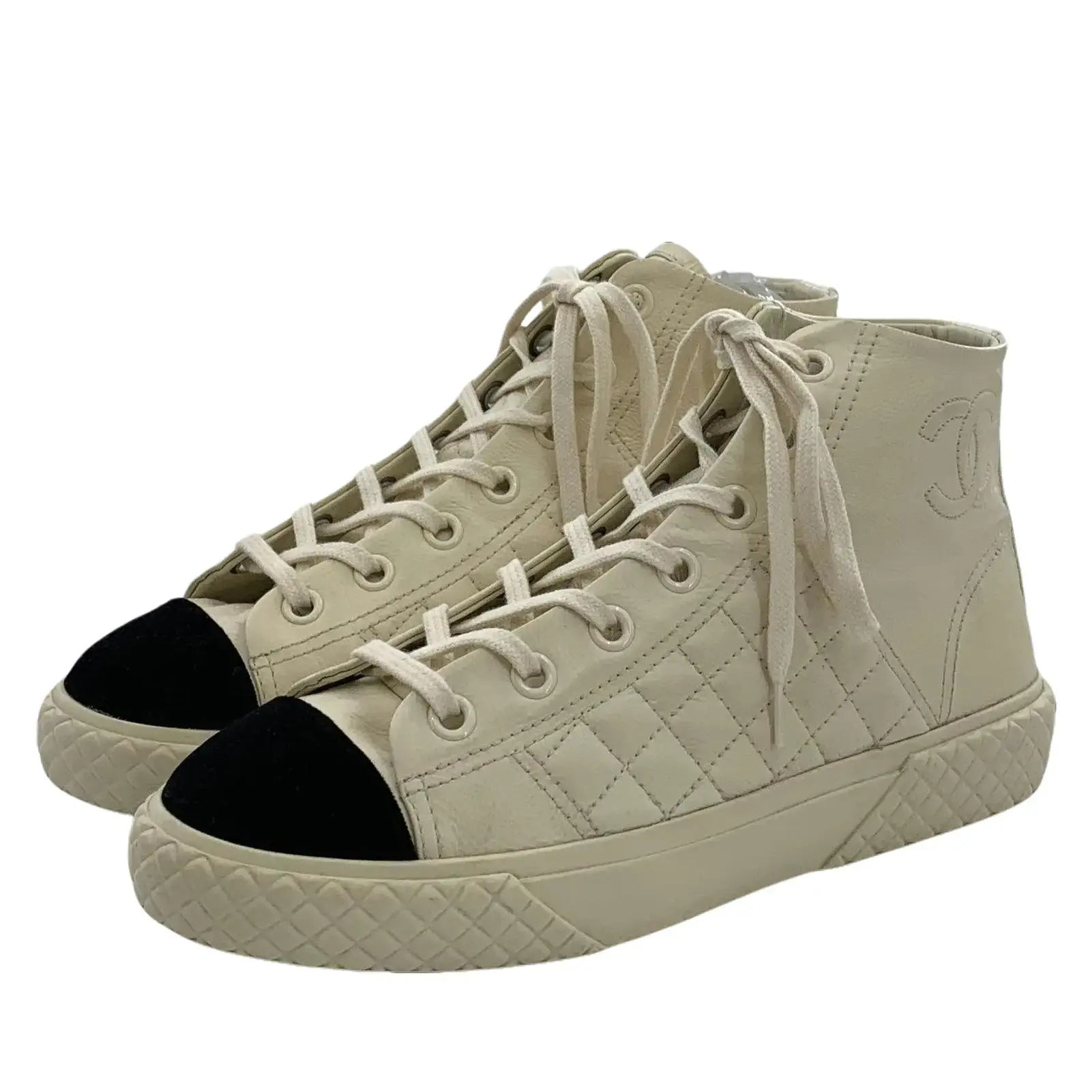 RDLT-Chanel size 39 beige quilted double C lace‑up casual flat high‑top cookie sneakers-X38402