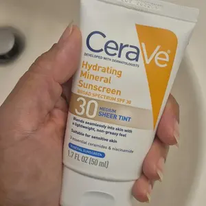 Product Review of CeraVe Sheer Tint Hydrating Mineral Sunscreen SPF 30 from T**a