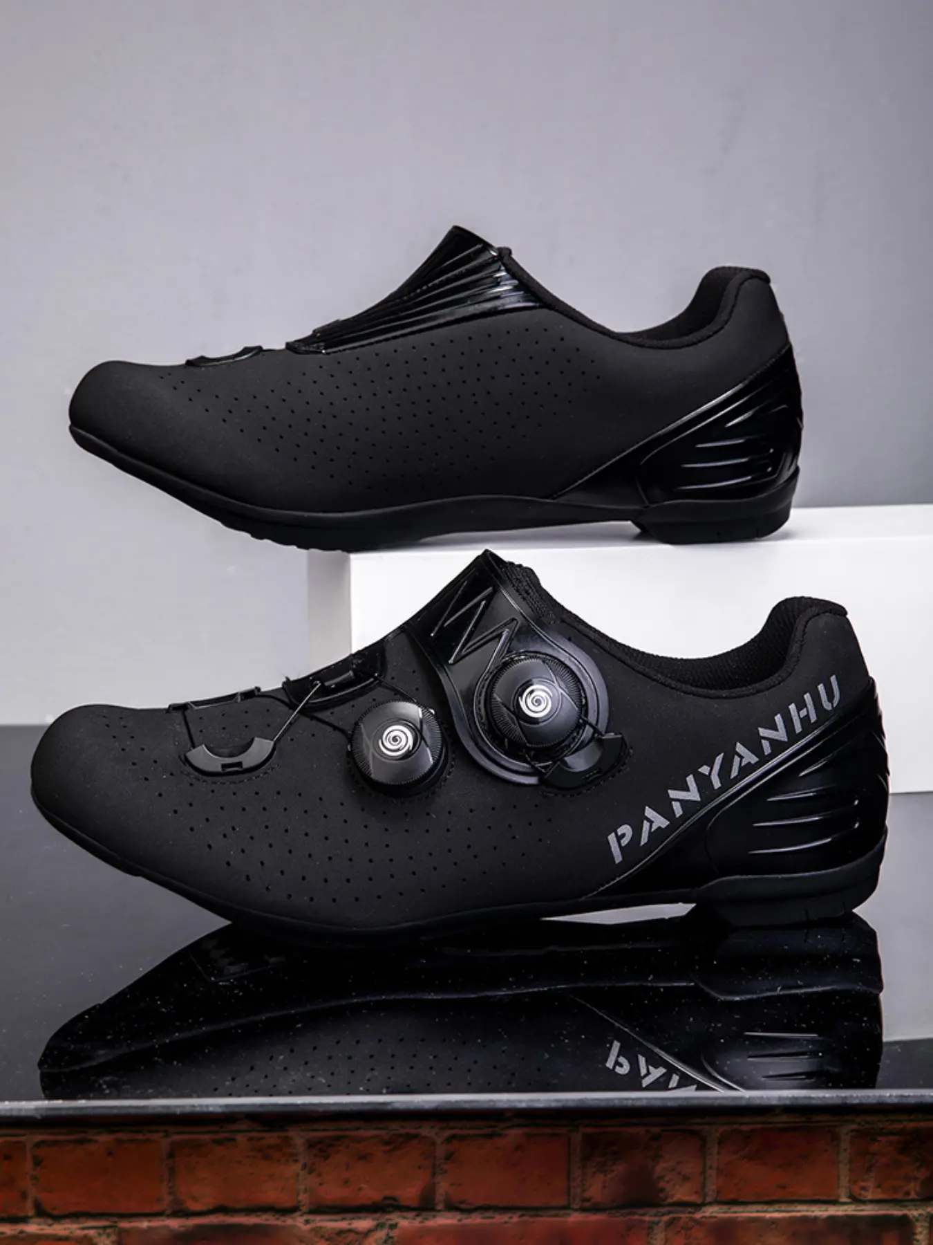 Unisex PU Leather Cycling Shoes, Quick Lock Buckles, Breathable Design, Lightweight Road Bike Shoes, Ideal for Commuting & Long Rides