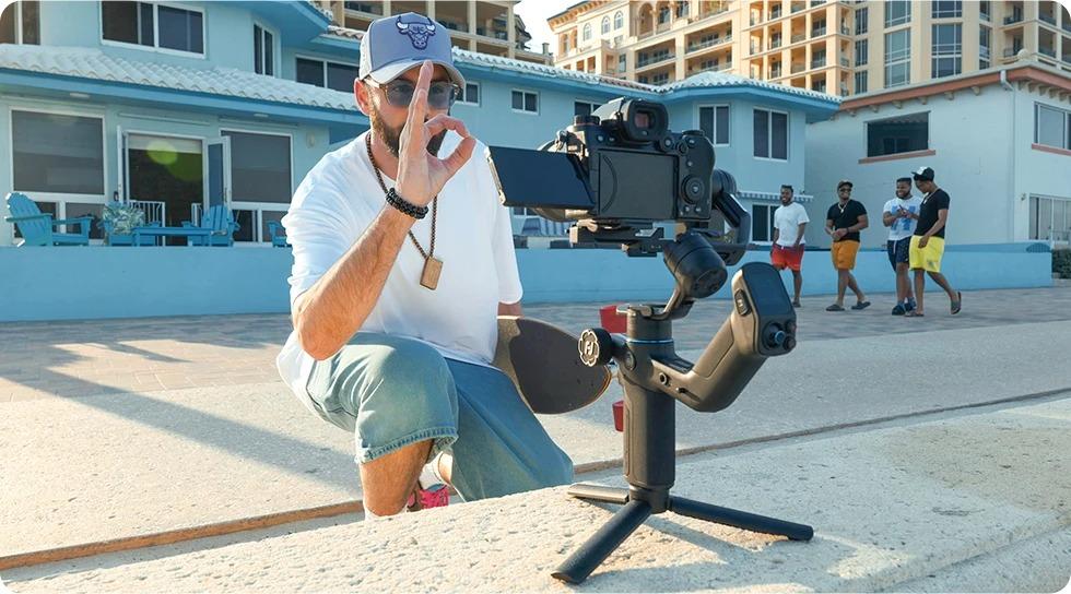 FeiyuTech SCORP Mini 3 Pro Combo | Full Accessory Kit – All-in-One 3-Axis Camera Gimbal, Built-in AI Tracking, Detachable Remote Handle, Vertical Shooting Compatible,for Mirrorless Camera, Action & Smartphone