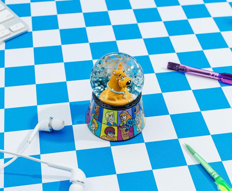 Scooby-Doo 3-Inch Mini Light-Up Snow Globe