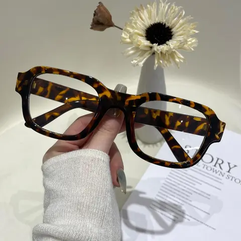 Simple Anti-blue Light Tortoiseshell Eyeglasses, Basic Flat Frame Fashion Eyeglasses for Women & Men, Fashion Square Eyeglass Frame Eyeglasses for Clothing Decor, Stylish Trendy Eyewear, Stylish Square Frames, Fashionable Frames Glasses