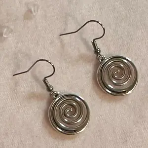 Swirl spiraling earring silver brand new for girls women boy men men’s women’s unisex