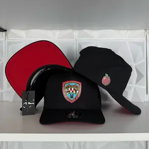 Exclusive Caps Chihuahua escudo SnapBack Hat-Black/Red visor
