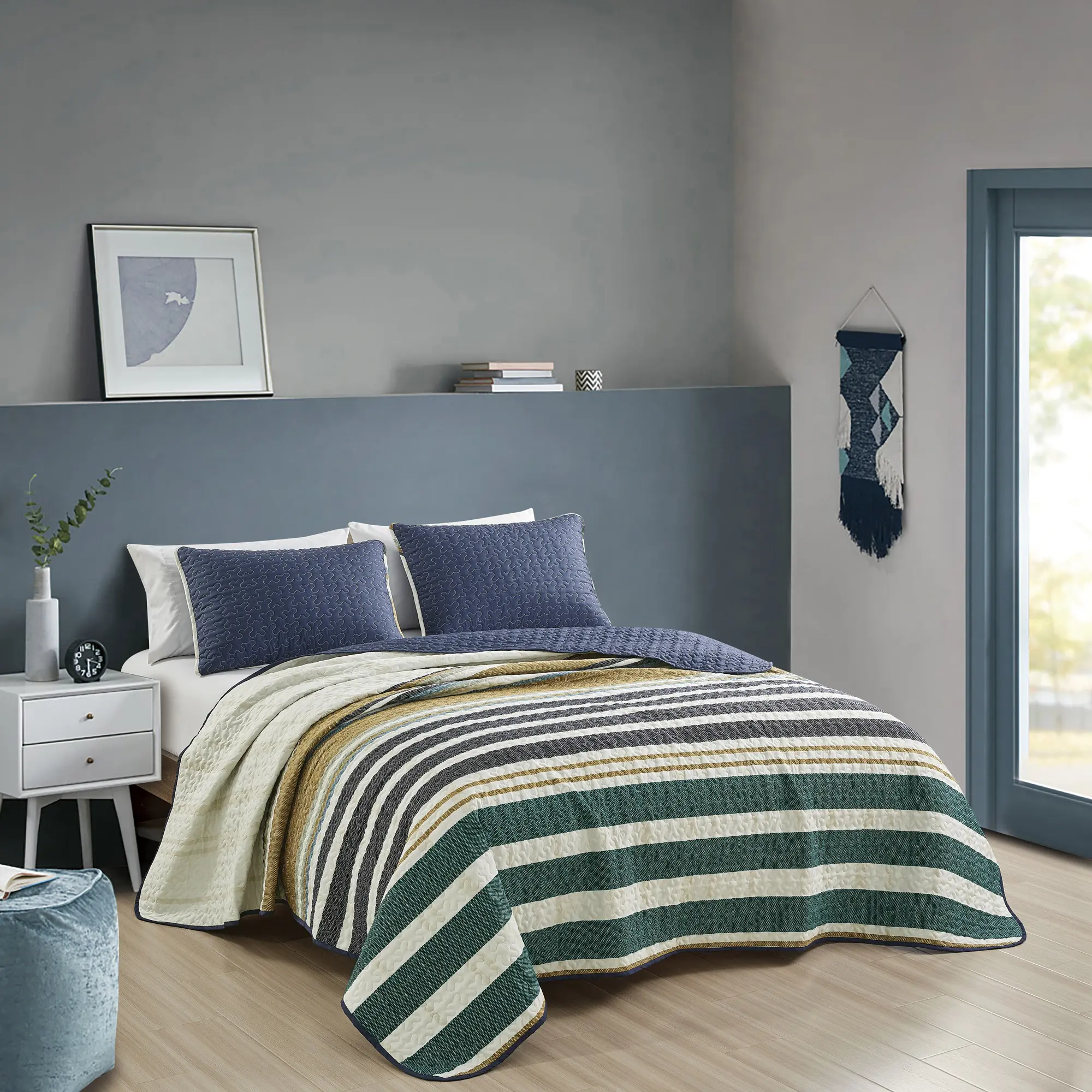 Modern Versatile Comfortable Soft  Quilt Set -Multi - colored horizontal stripe pattern .Reversible 3-Piece Polyester Bedspread Set – Cooling Fiber– Queen/King Sizes. Soft Breathable Bedding for Hot Sleepers, Summer Comforter , Wrinkle & Fade Resistant