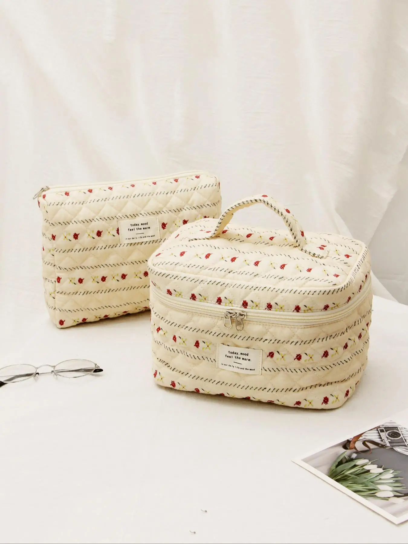 2pcs Ditsy Floral Pattern Quilted Makeup Bag for Women, 2025 Trendy Portable Cosmetic Storage Bag for Daily Use, Large Capacity Zipper Makeup Organize