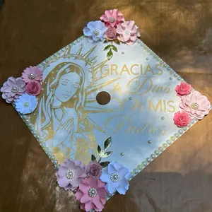 Graduation Cap “Gracias a Dios y a mis Padres