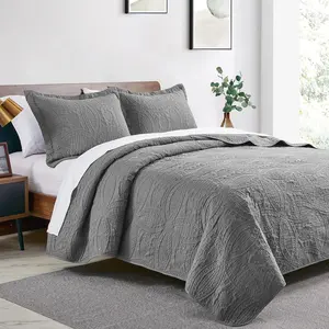 Queen-sized bed cover - Soft summer lightweight bed cover set - Modern style coin pattern suitable for all seasons - 3-piece set (1 blanket, 2 pillowcases)