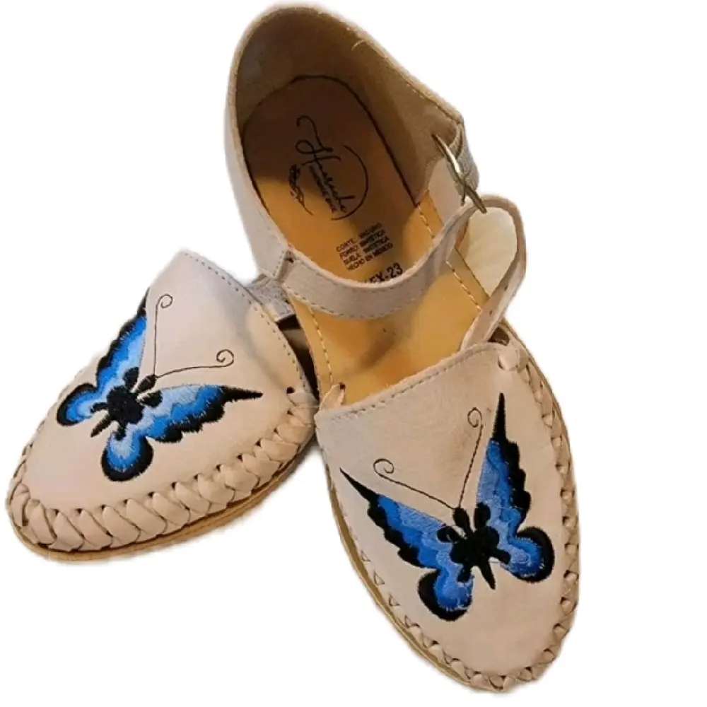 unico par de Huaraches para mujer, Unique pair of Huaraches for women