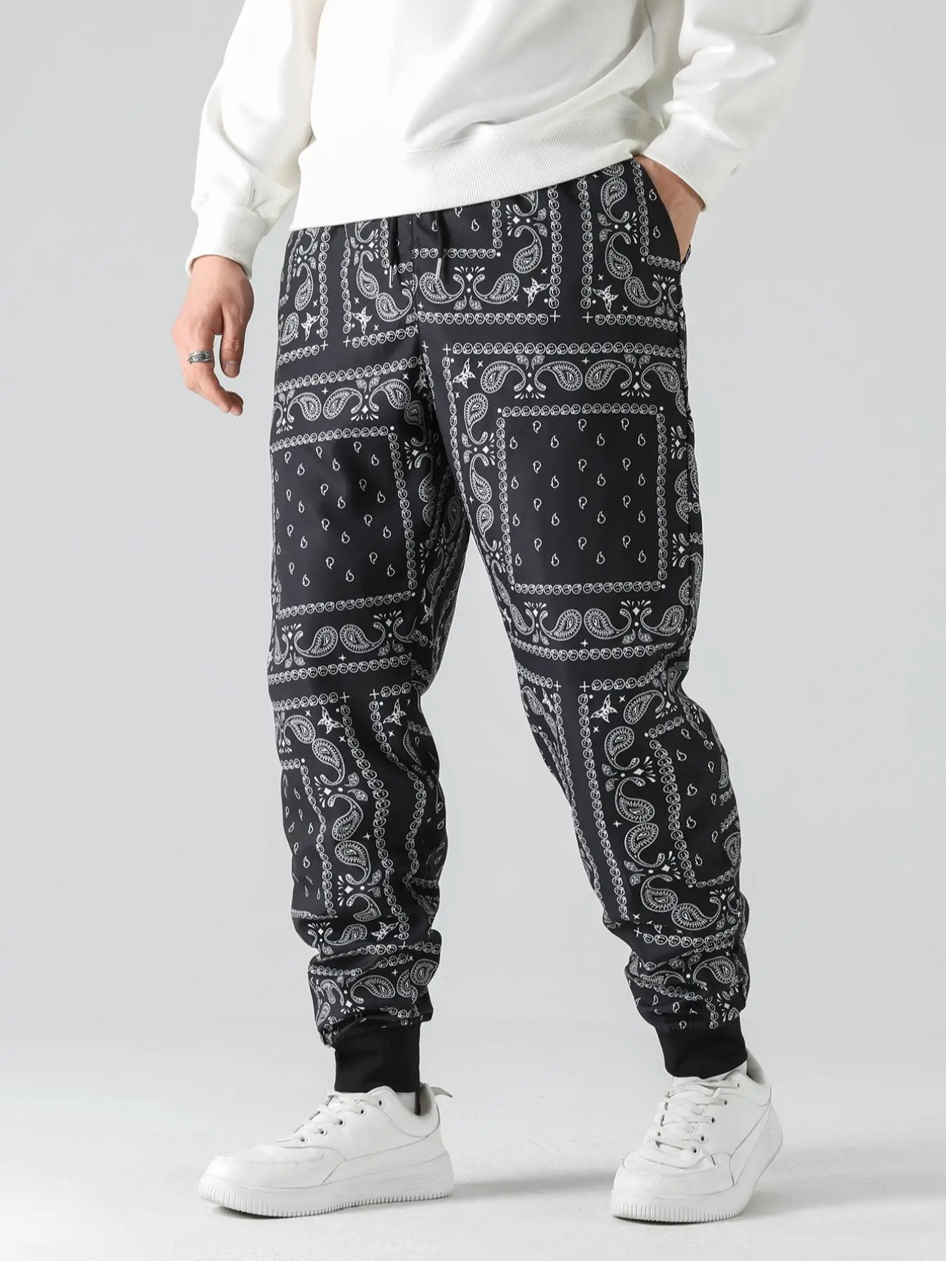 Men's Chic Ethnic Pattern Pocket Jogger Cargo Pants, Vintage Paisley Scarf Printed Pants, Casual Woven Long Pants, Men's 2024 New Style Trousers for S