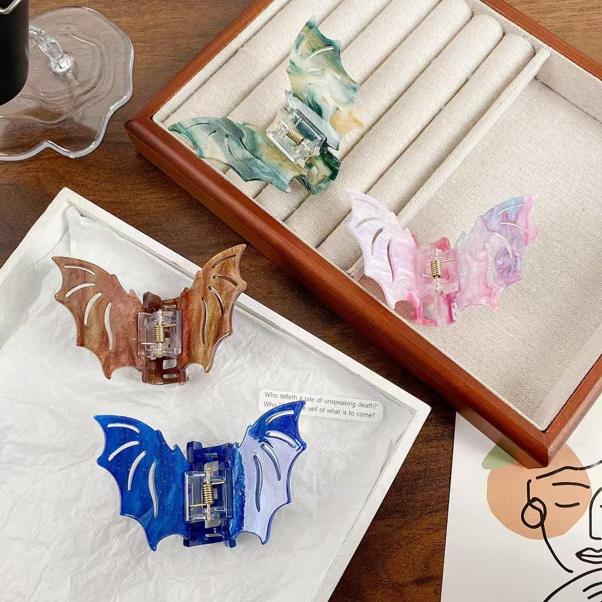 4 Pieces Bat Claw Clips, Gothic Horror Hair Clips Halloween Spooky Hairpin for Costume Cosplay Hair Barrettes Halloween Gift